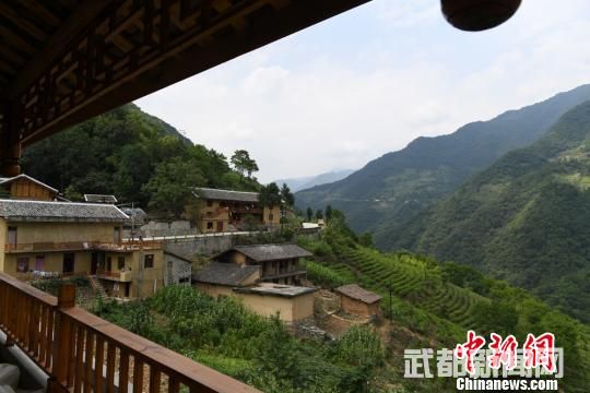 图为陇南市武都区裕河镇的乡村。 杨艳敏 摄 图为陇南市武都区裕河镇的乡村。 杨艳敏 摄
